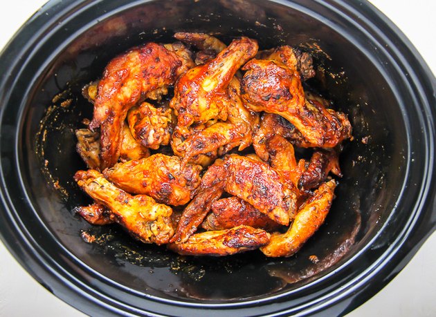 How to Cook Chicken Wings in a Slow Cooker