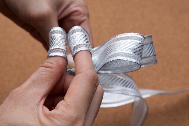 how-to-make-a-bow-out-of-ribbon-ehow