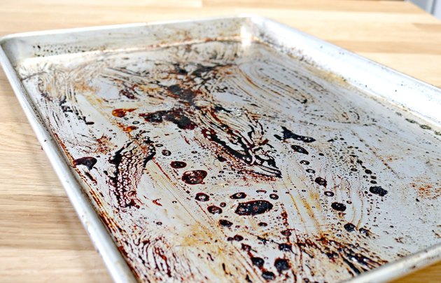 How to Clean a Dirty Sheet Pan