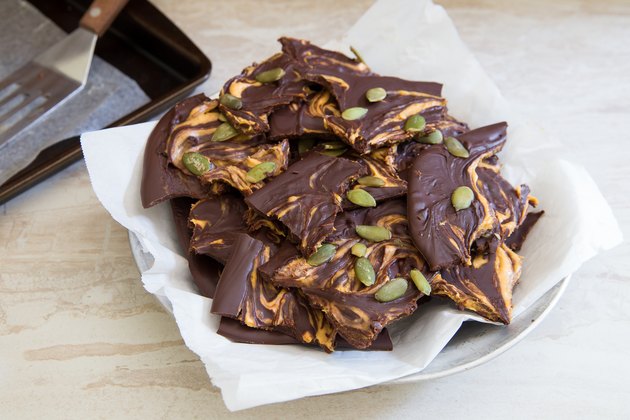 How to Make Swirled Pumpkin Cheesecake Chocolate Bark