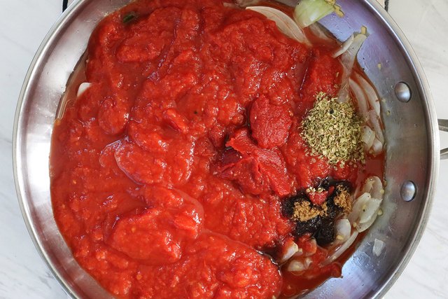 Cook tomato sauce