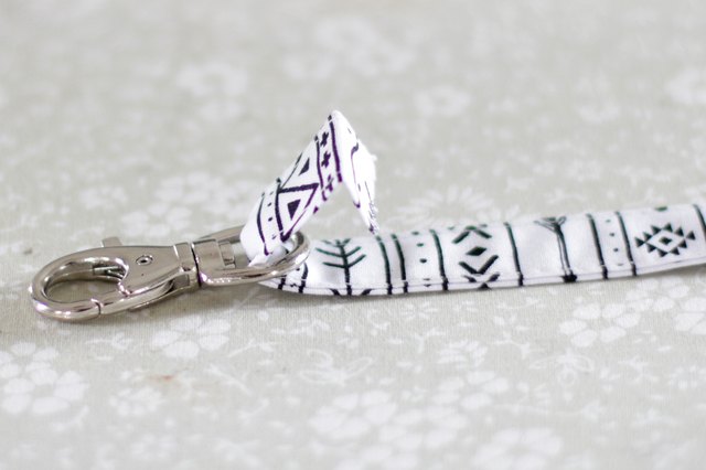 If you've been looking for the perfect do-it-yourself teacher gift, then look no further. This simple fabric key or badge lanyard will be the envy of all the other teachers.