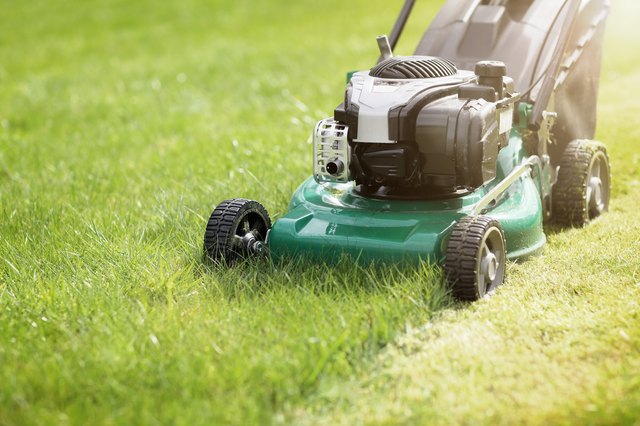 How to Fix the Fuel Pump on a Lawn Mower ehow