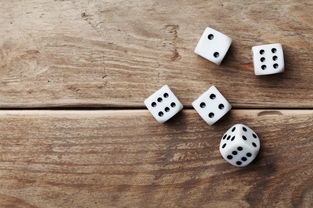 How does the dice roll work? : r/Risk