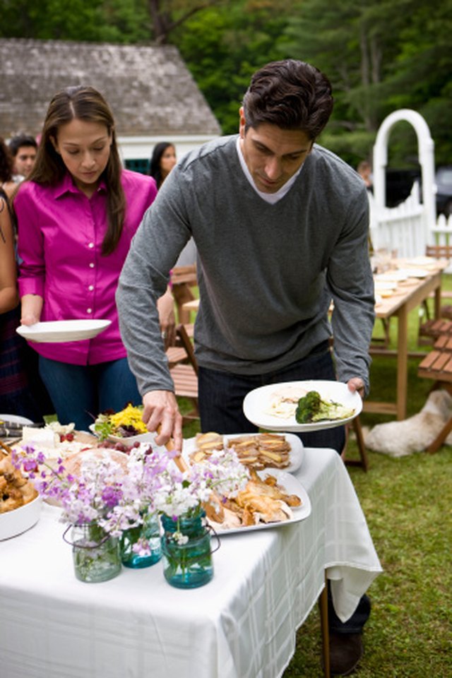 Mum shares her simple hack to give her kids a hot lunch while on a picnic -  and it only costs a few quid