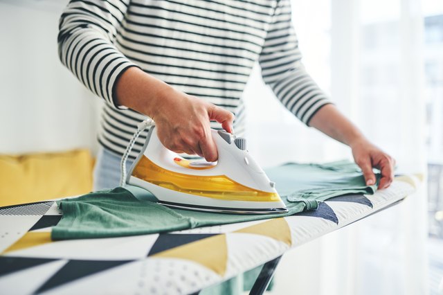 How to Remove an Iron-on Transfer From Clothes