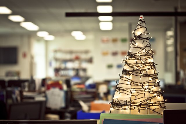 holiday office door decorating contest ideas