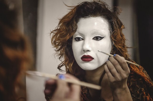 How To Make White Face Makeup With Flour Saubhaya Makeup