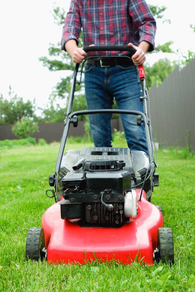 How Much Oil Is In a 4.5 Craftsman Lawnmower ehow