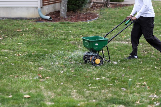 how-to-use-scotts-step-2-lawn-fertilizer-ehow