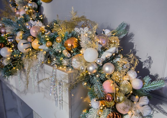 how-to-decorate-a-banquet-hall-for-christmas-ehow