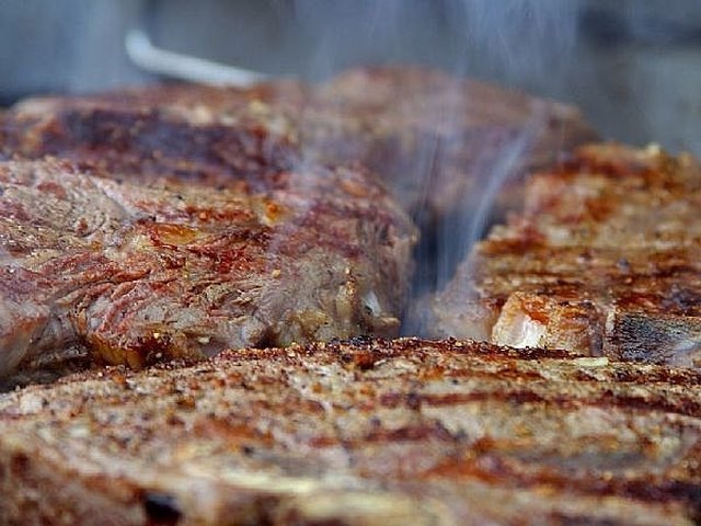 How To Order the Best Steak at a Restaurant, According to Chefs
