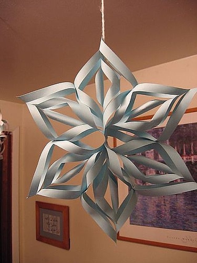 How to Make a 3D Paper Snowflakes