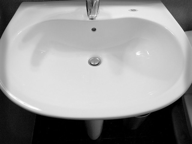 How To Clean Black Marks From A Porcelain Sink Ehow - How To Clean A Porcelain Bathroom Sink