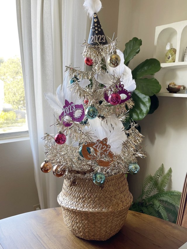 Way To Celebrate Mardi Gras Metal Crown Tree Topper 