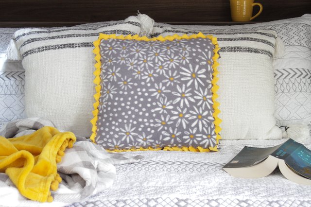 DIY No-Sew Braided Pillow Cover