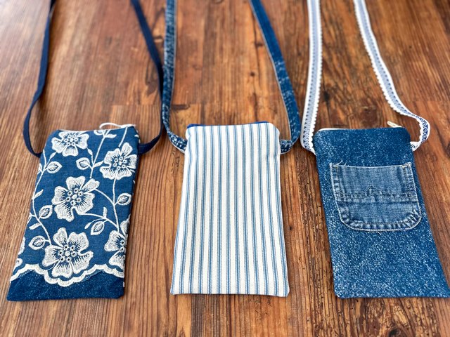 DIY Cute Rectangular Denim Coin Purse with Zipper Out of Old Jeans