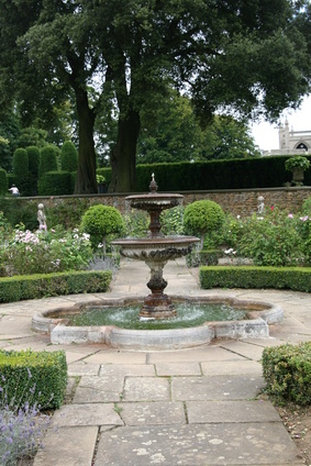 How to Encourage Wildlife With a Fun Solar Fountain