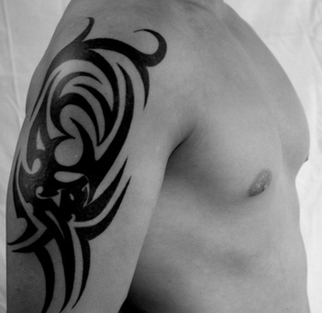 Body Tattoos: Samoan shoulder tattoo design tattooed