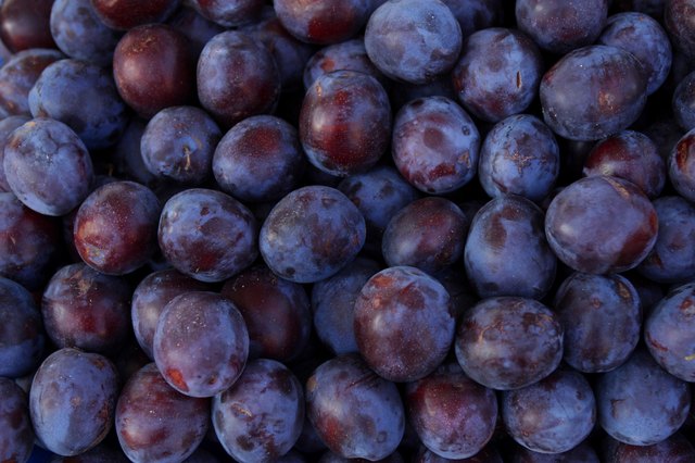 How Dry Plums in a Food eHow