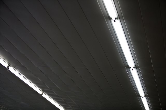 My Garage Lighting Fluorescent Lights Are Slow To Come On Ehow   87591841 