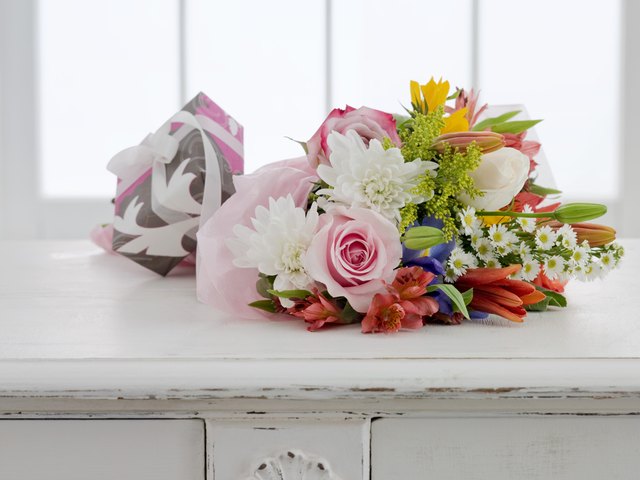 Fresh Cut Paper Bouquets - Multiple Bouquet And Plant Options