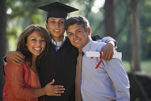 What Parents Wear to a High School Graduation | eHow