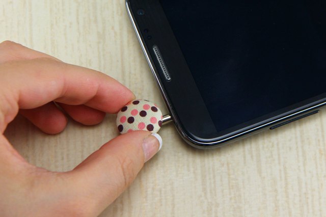 How To Put Charms On A Cell Phone Ehow