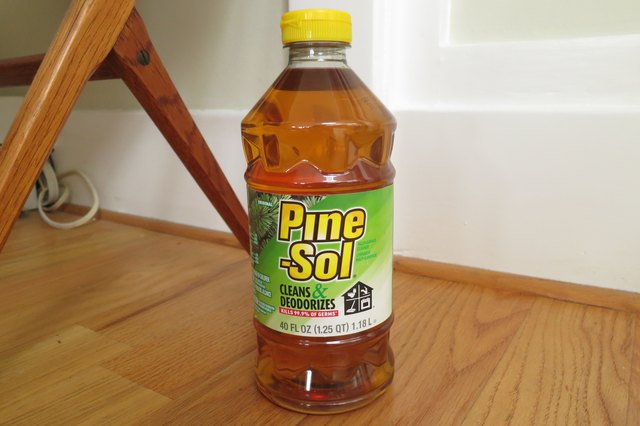 Clean Hardwood Floors With Pine Sol, How To Clean Laminate Floors With Pine Sol