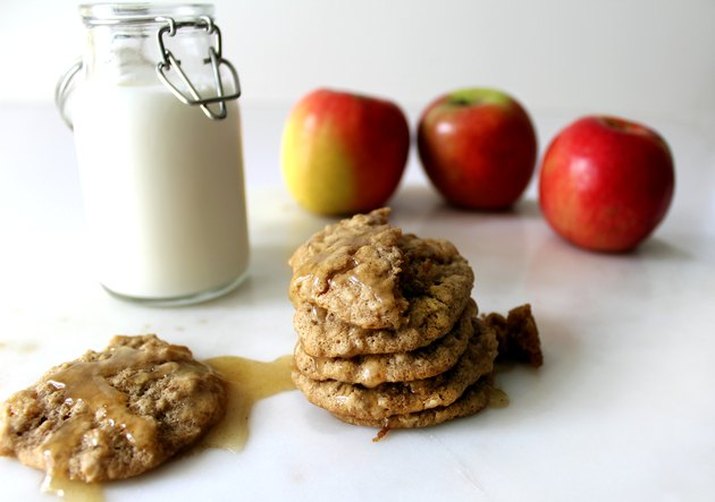 Spiced apple oatmeal cookies