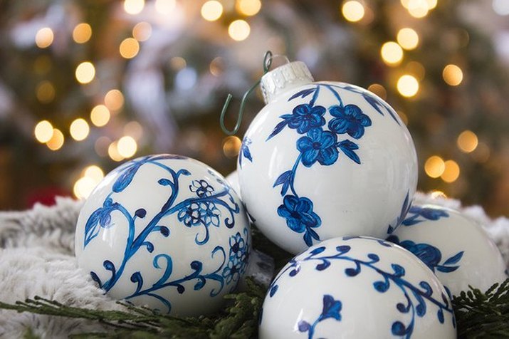 White ball-style tree decorations hand-painted with blue decorative patterns in the style of Chinese porcelain