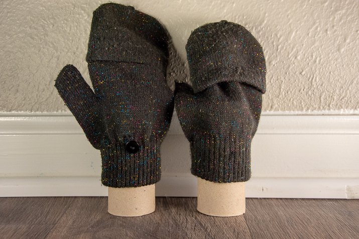 toilet paper roll hack to dry gloves