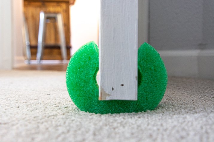 turn a pool noodle into door stop