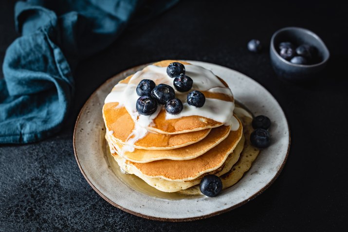 Pancakes with yogurt and blueberries
