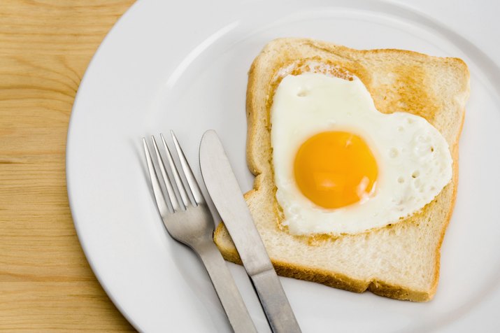 Heart-shaped egg on toast
