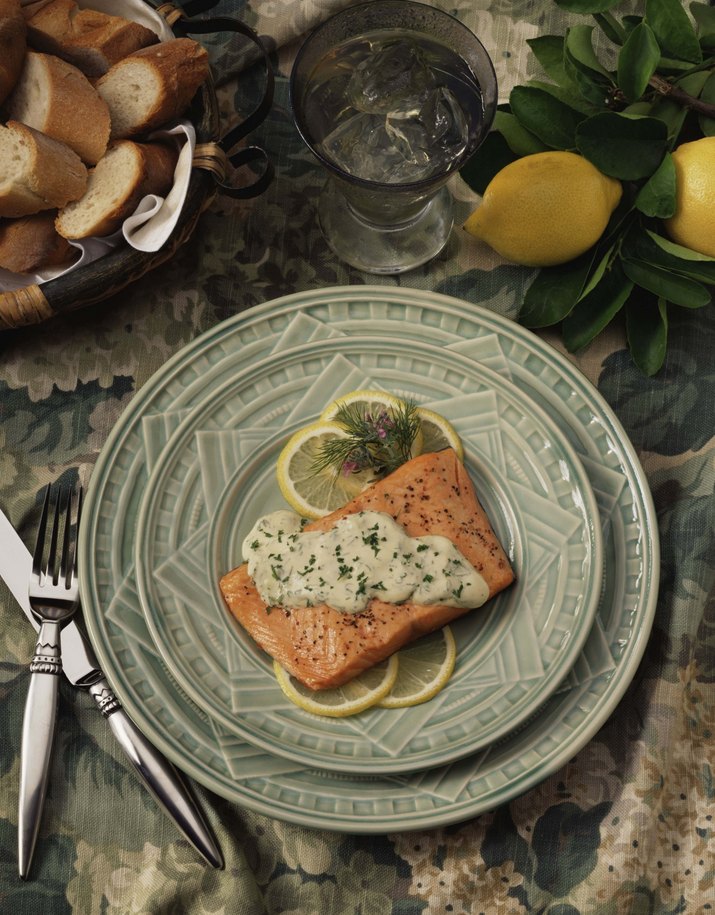 Salmon with dill sauce