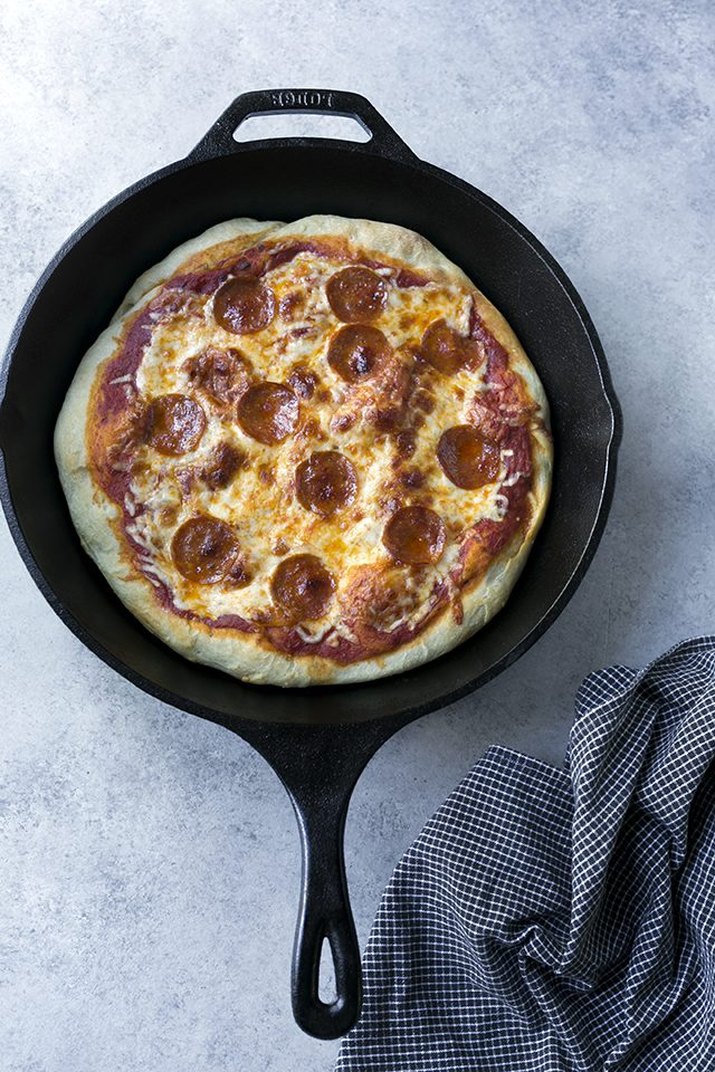 How to Bake Pizza on a Skillet