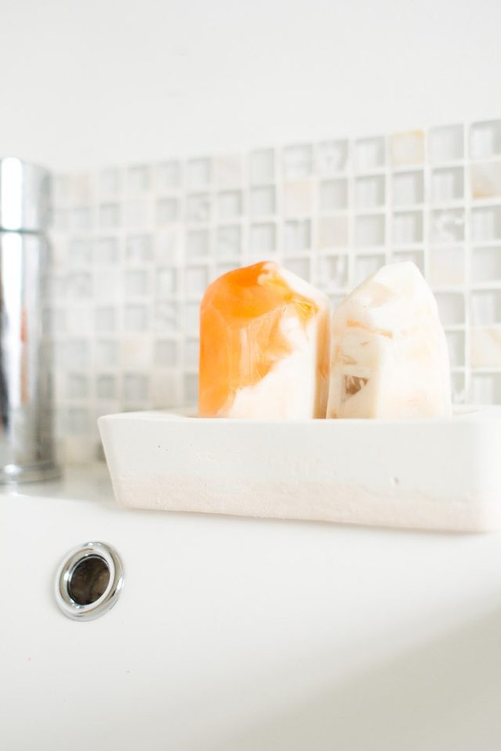 Two-toned soap dish