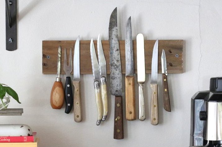 DIY Rustic Knife Wall Rack