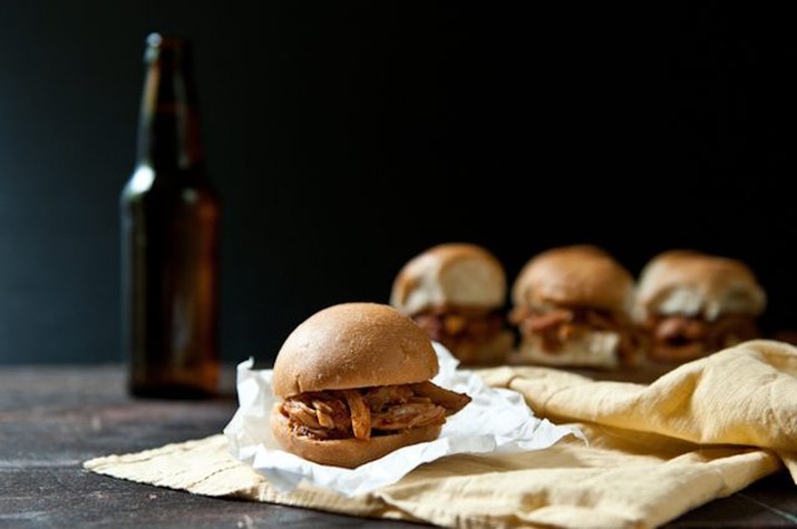 Four delicately assembled chipotle beer chicken sliders.