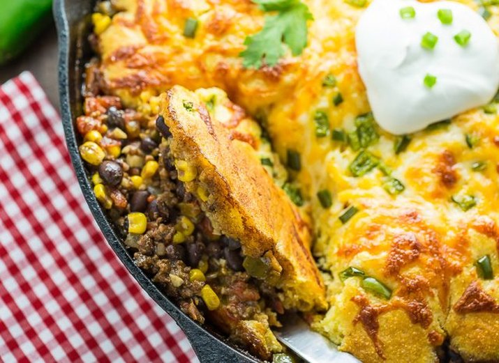 Close up image of a chile tamale pie with cornbread crust