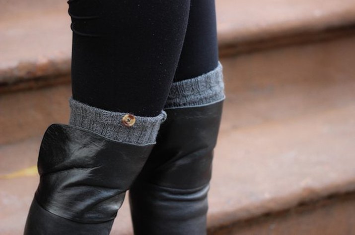 Make a pair of faux-buttoned leg warmers