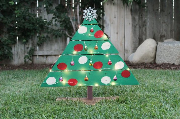 Wood pallet Christmas tree