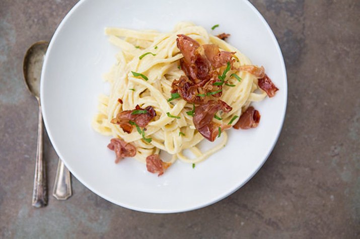 Carbonara pasta made with fettuccine noodles, prosciutto and a creamy sauce.
