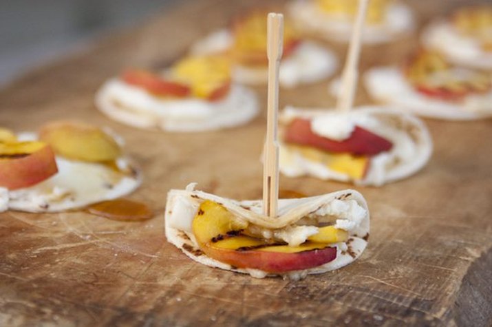 Mini Tortillas with Ricotta Cheese and Grilled Peaches