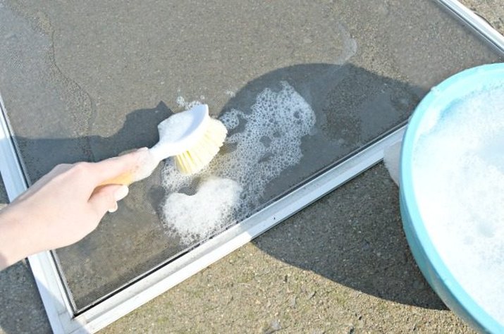 Cleaning Window Screens