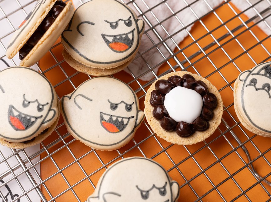 Boo macarons with chocolate marshmallow filling