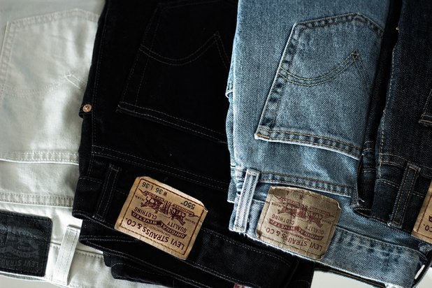 What Is the Difference Between Levi 505 & 501 Jeans? | eHow